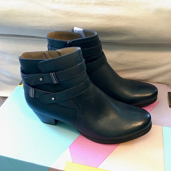 naturalizer elisabeth bootie